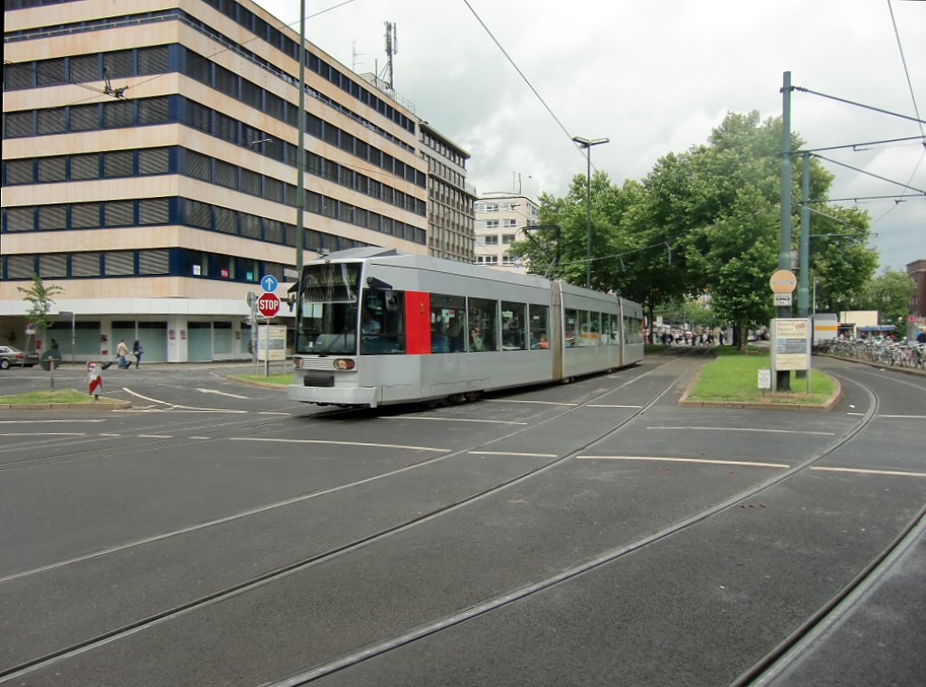 Niederflurwagen beim Dsseldorf Hbf (19.06.2011).