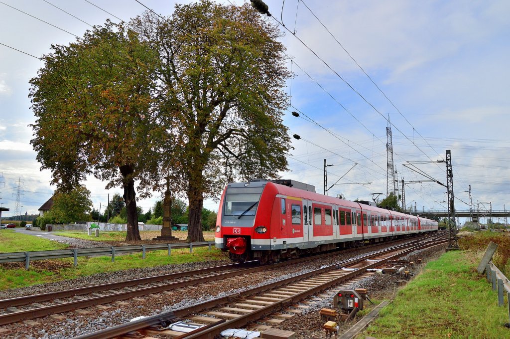 Nievenheim Industriegebiet am Kohnacker der 423 035-0 f�hrt einen S11 Zug in Richtung Dormagen....Mittwoch 3.10.2012