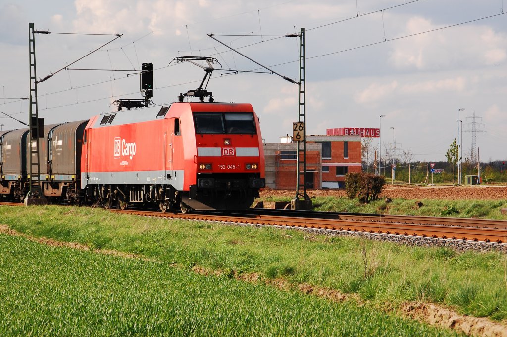 Nievenheimer bei Allerheiligen am 20.4.2012 gezogen von der 152 045-1.
