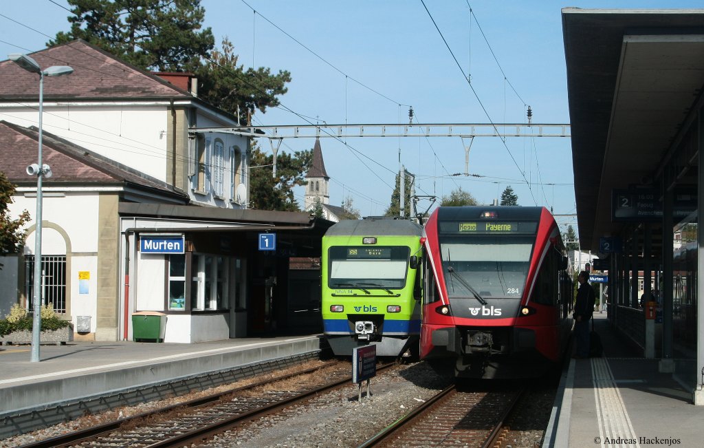 NINA 14 als S5 (Murten-(Bern)und 284 als R 4926 (Murten-Payerne)in Murten 3.10.09