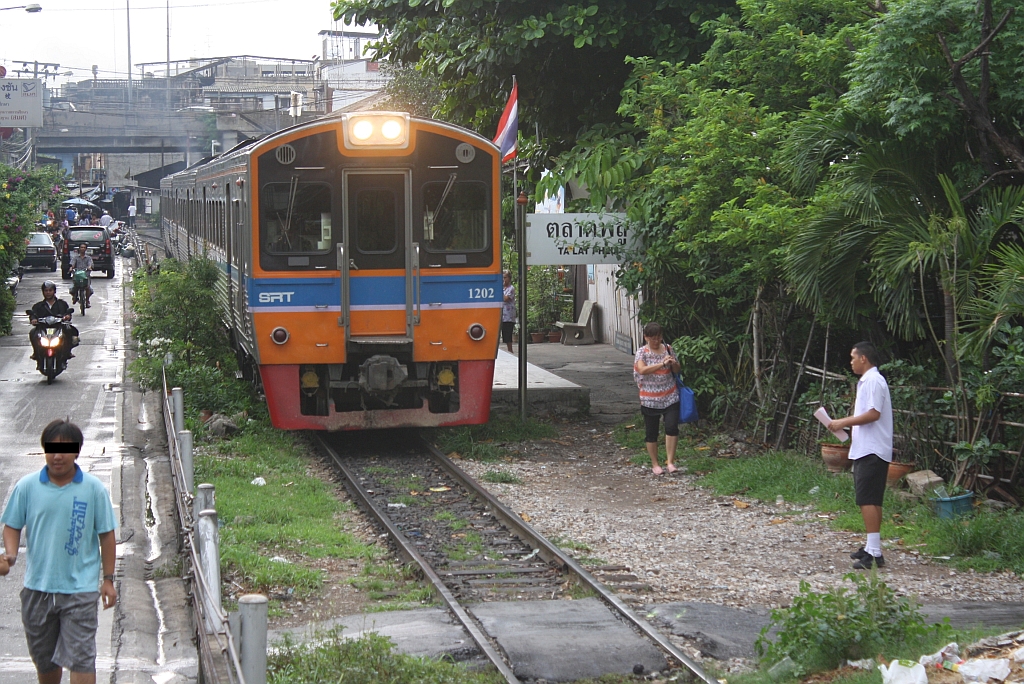 NKF 1202 als erstes Fahrzeug des ORD 4344 am 06.Juni 2012 im Bf. Talat Phlu.