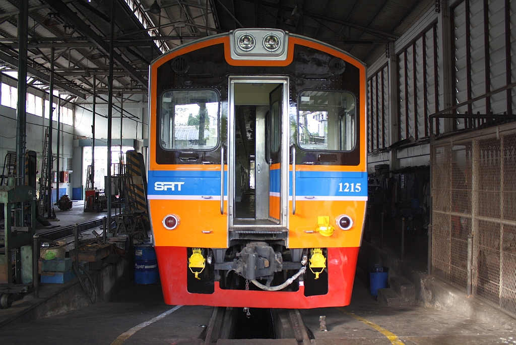 NKF 1215 (1A' 2', dh, Hitachi, Bauj.1985) am 12.Mai 2012 im Depot Mahachai.