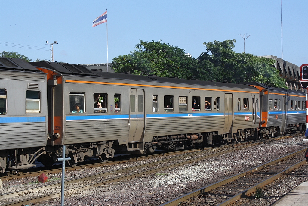 NKF 1228 am 29.Oktober 2011 im Bf. Hua Lamphong.