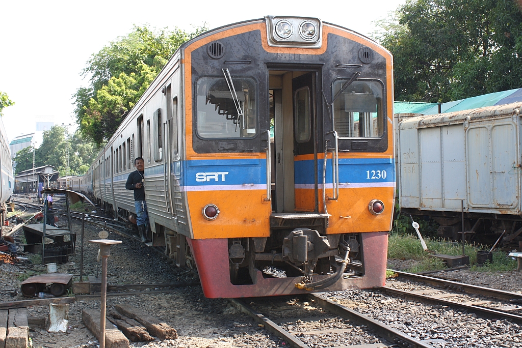 NKF 1230 wird am 14.Mai 2012 im Depot Hua Lamphong umgestellt. 

