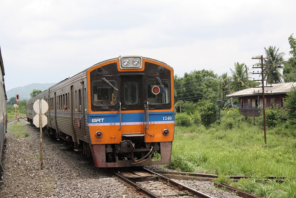 NKF 1240 fhrt am 17.Mai 2012 durch den Bf. Chan Tuk.

