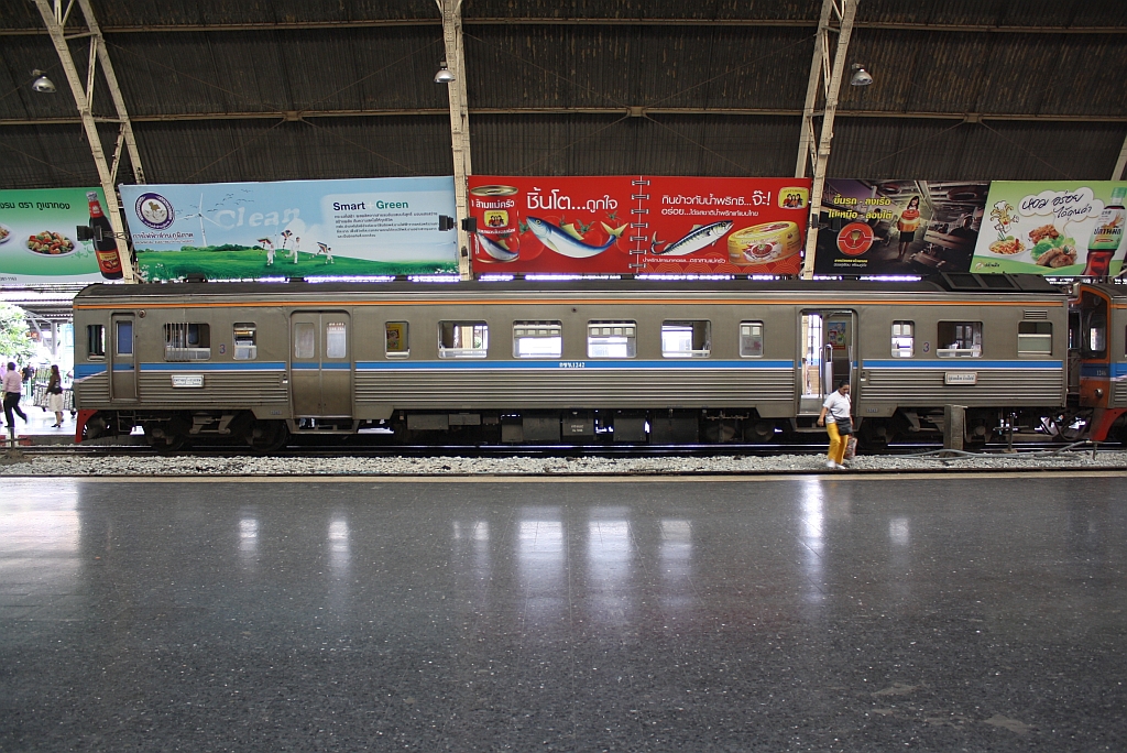 NKF 1242 ist am 24.Juli 2012 in der Halle des Bf. Hua Lamphong angekommen.

