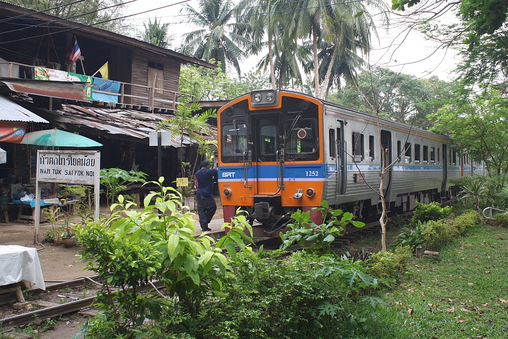 NKF 1252 whrend der Wendepause vom Excursions Train 909 auf 910 am 11.Mrz 2012 in der Hst. Nam Tok Sai Yok Noi.