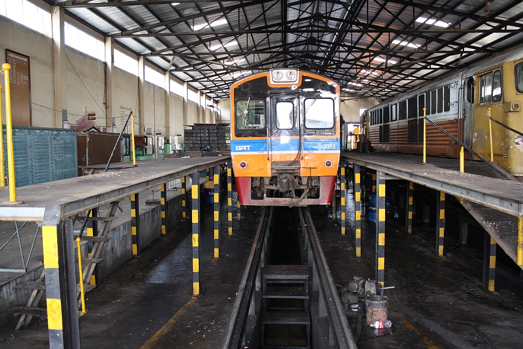 NKF 1253 am 26.Oktober 2011 im Depot Uttaradit.