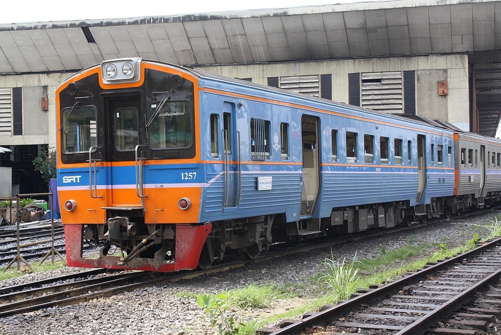 NKF 1257, nun vollständig im neuem Design, am 04.Juni 2012 im Depot Hua Lamphong.