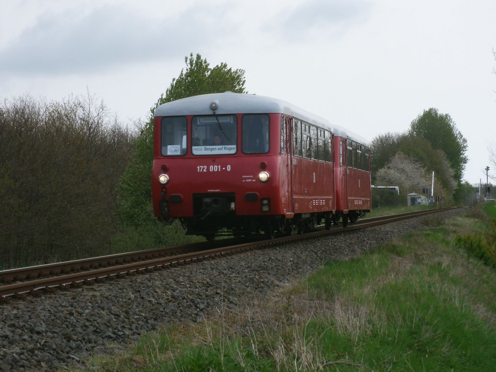 Noch bis zum 01.Mai 2011 fhrt der Neustrelitzer 172 001/601 planmig auf der Strecke Bergen/Rgen-Lauterbach Mole.