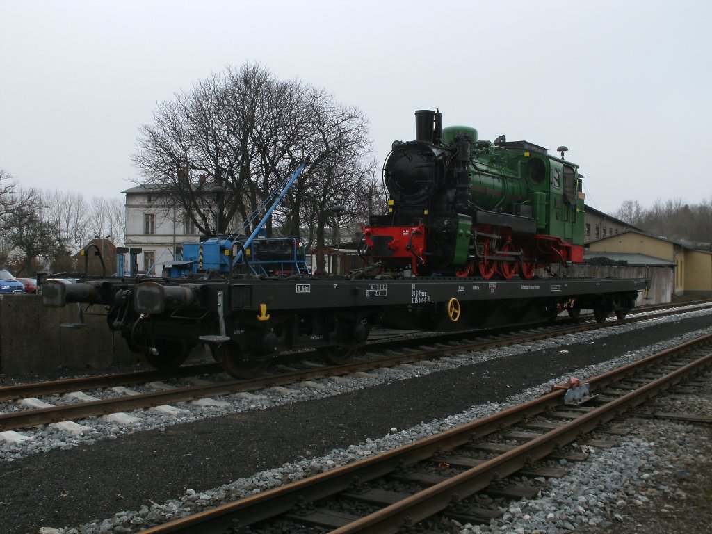 Noch bis zum 13.M�rz 2011 ist Mh53 auf der Internationalen Tourismusb�rse in Berlin,als Werbung f�r R�gen,zusehen.Am 04.M�rz 2011 war Sie in Putbus bereits f�r Berlin auf einem Schmalspurtransportwagen verladen.Nach der Messe kommt die Lok wieder nach R�gen.