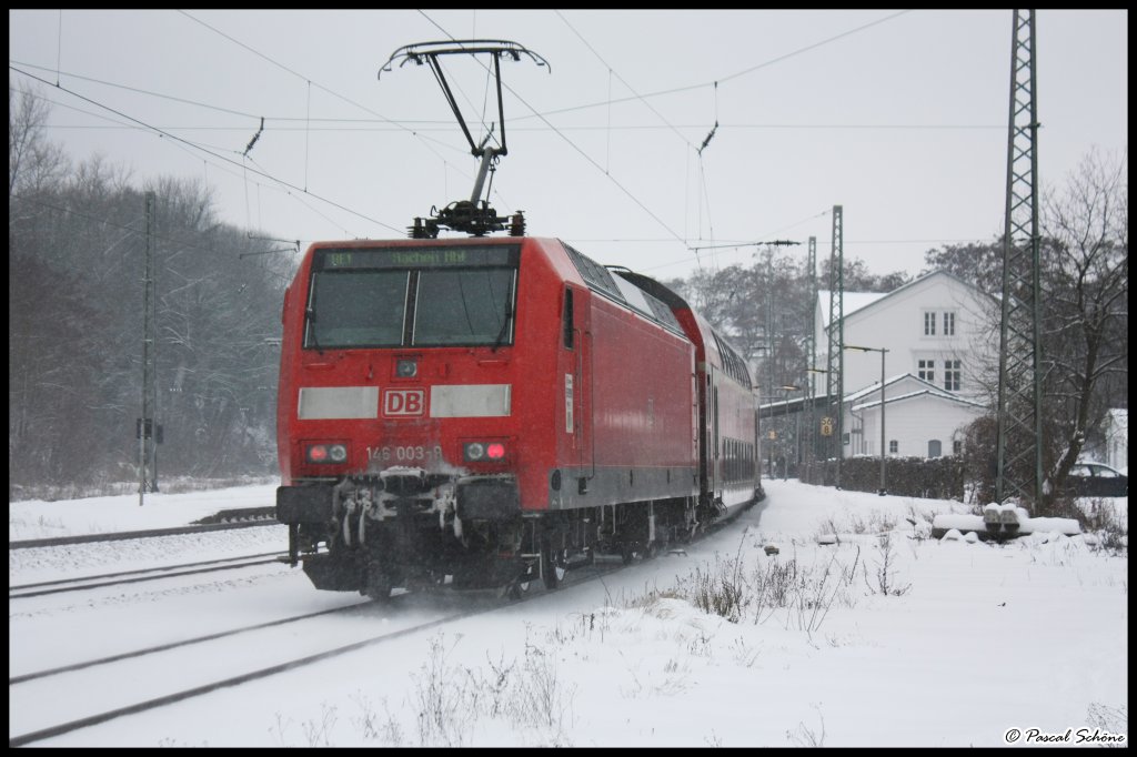 Noch ein RE1 Bild, diesmal in Richtung Aachen. Der sichtlich von der 146 003 durch Eschweiler geschoben wurde.
14.02.10 15:56