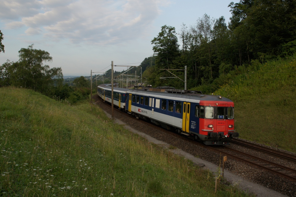 Noch fahren die RBe-Doppelpendel. Auf dem Bild zu sehen ist der RBr 540 067-6 am 10.8.12 bei Baar.