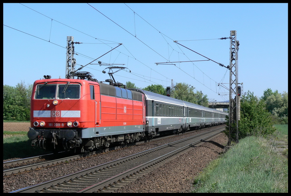 Noch gut 2 Monate, bis die EC nach Paris Geschichte sind. 181 209 ist am 15.4.2007 mit EC 54 unterwegs und wird in 10 Minuten Mannheim Hbf erreichen.