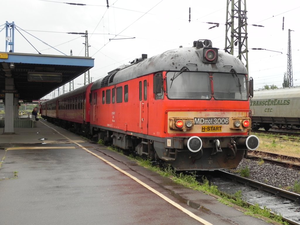 Noch mal der MDmot 3006 kurz nach der Ankunft aus Nagykereki als R36713 in Debrecen. 09.06.2011. 