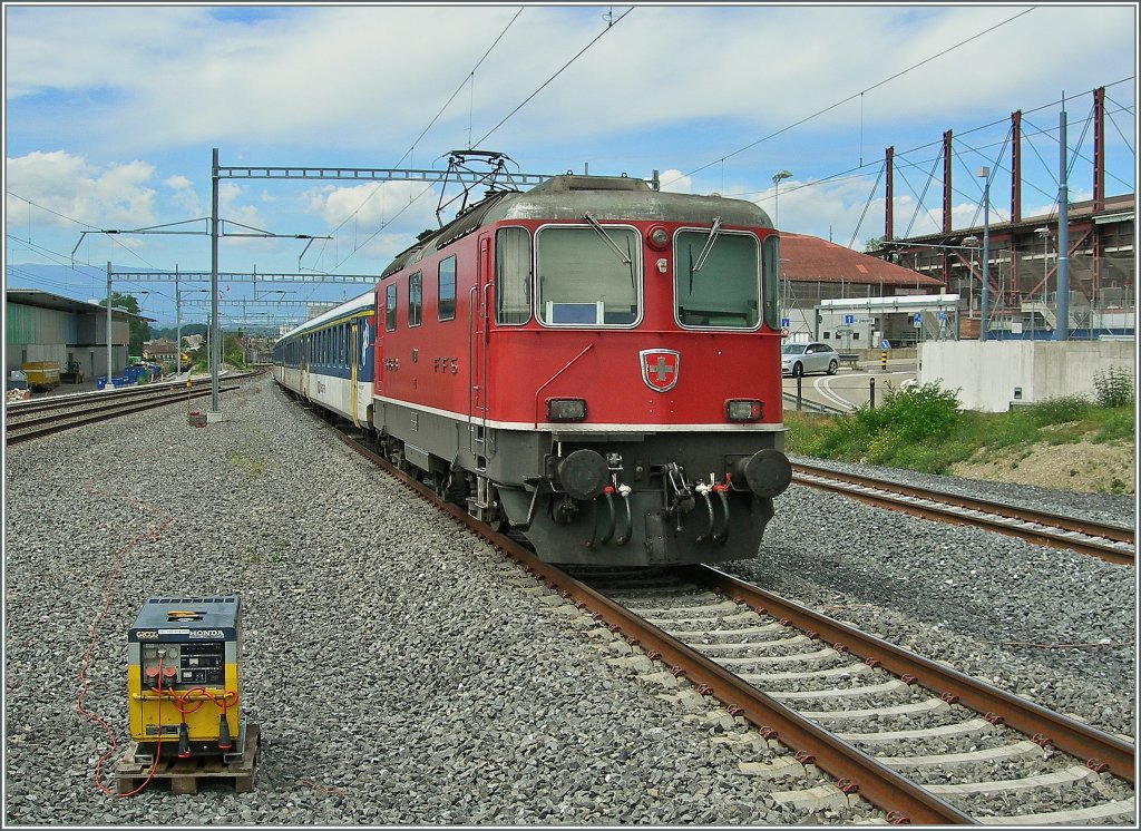 Noch verkehren einzelnen RE Lausanne - Genève mit der traditionellen Re 4/4 II und EW I/II Pendelzügen
Prilly-Malley, den 30. Juli 2012