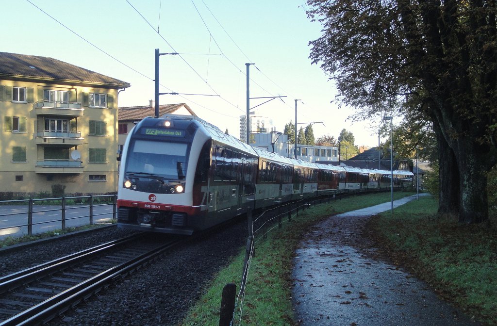 Noch wenige Tage knnen die Zge der zB, u.a. der brandneue ABeh 150 Adler 101-1  Meiringen  auf der alten Strecke zwischen Luzern und Kriens Mattenhof gesehen werden. Aufnahme stammt vom 05.11.2012.