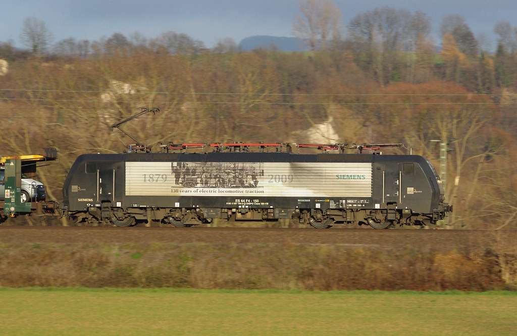 Nochmal 189 150 (ES 64 F4-150) auf ihrer Fahrt mit ARS Autotransportwagen gen Sden im Mitzieher-Versuch. Aufgenommen am 25.11.2011 bei Strahlshausen.