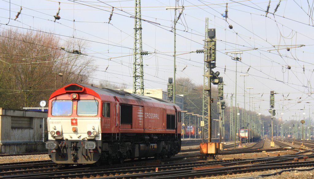 Nochmal die Class 66 DE6301  Debora  von Crossrail fhrt als Lokzug von Aachen-West nach Montzen(B) bei der Ausfahrt von Aachen und fhrt in Richtung Belgien bei schnem Sonnenschein am 1.4.2013.