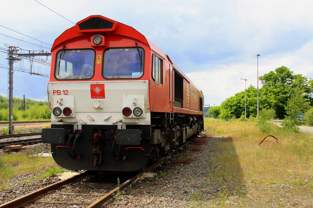 Nochmal die Class 66 PB12  Marleen  von Crossrail steht in Montzen-Gare(B) bei Wolken am 10.6.2012.