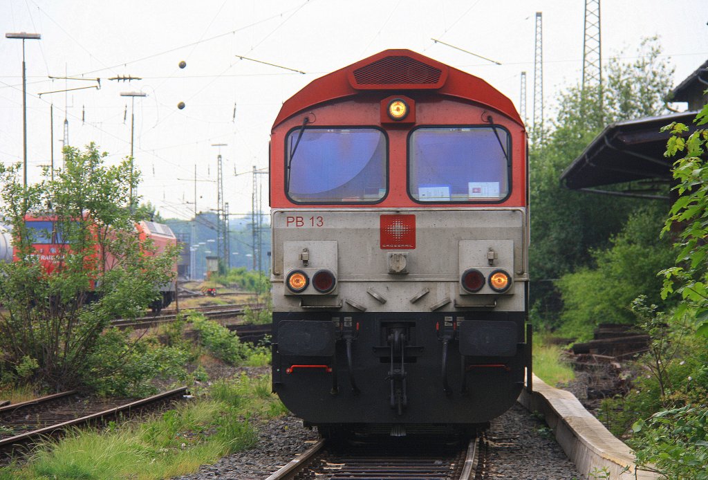Nochmal die Class 66 PB13  Ilse  von Crossrail stand auf dem abstellgleis in Aachen-West bei der Abendstimmung am 1.6.2012. 