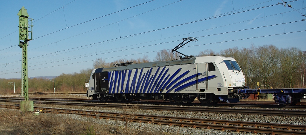 Nochmal ein Nachschuss auf die 185 663-2 mit Containerzug DGS 94800 in Fahrtrichtung Norden. Aufgenommen am 02.03.2011 in Eschwege West.