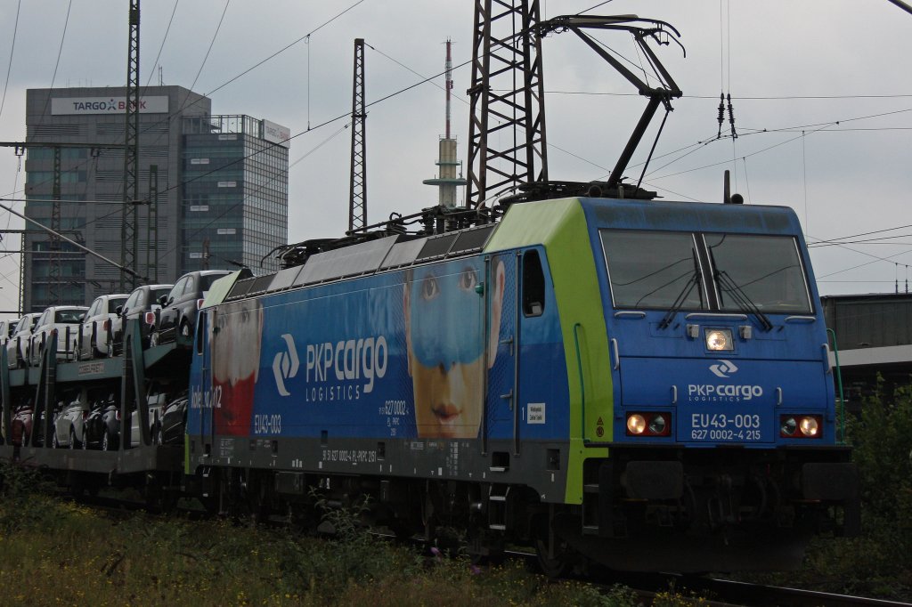 Nochmal im Portrait:Die PKP Cargo EU 43-003 am 4.9.11 bei der Durchfahrt durch Duisburg Hbf.
Gru an den Tf!