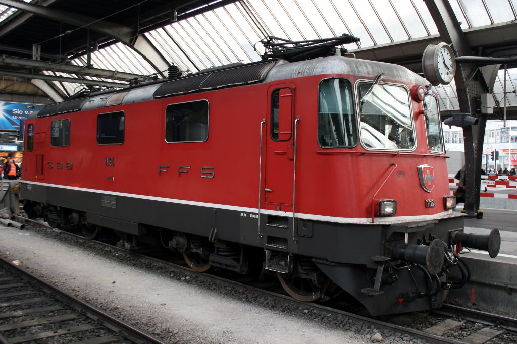 Nochmal Re 4/4 II 11164 der 2.Serie in Zrich HB. Aufgenommen am 01.11.2009.