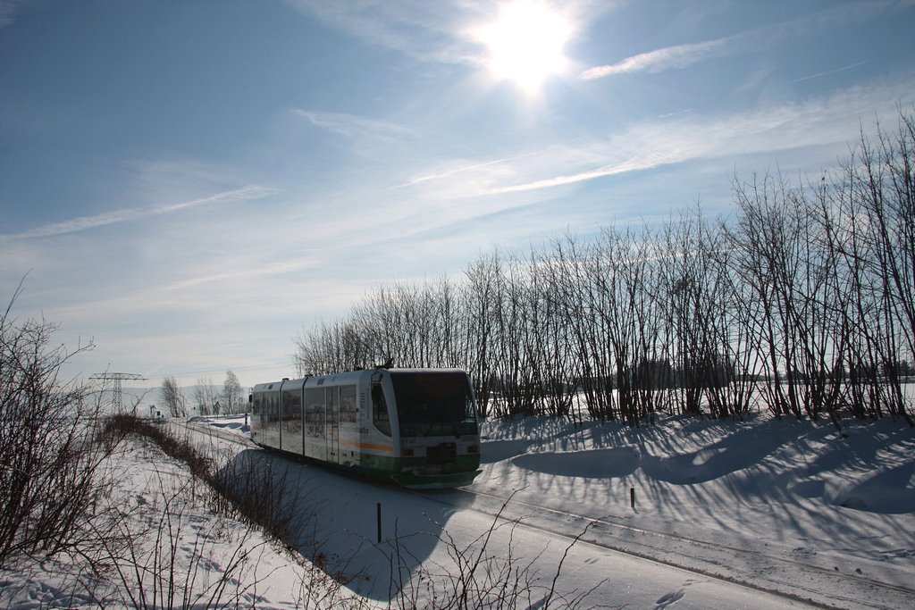 Nochmals VT40 als VBG83213 bei Rebesgrün, vor Auerbach/Vogtl. ob. Bf am 17.02.2010.
