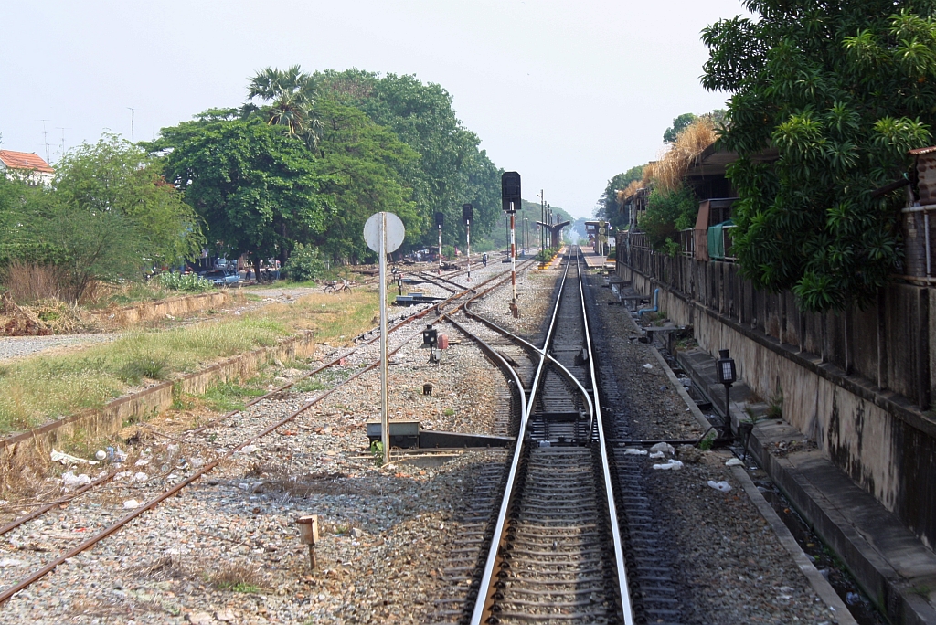 Nrdliche Einfahrbereich des Bf. Ban Takhli, Blickrichtung Bangkok, am 13.Mrz 2012. 

