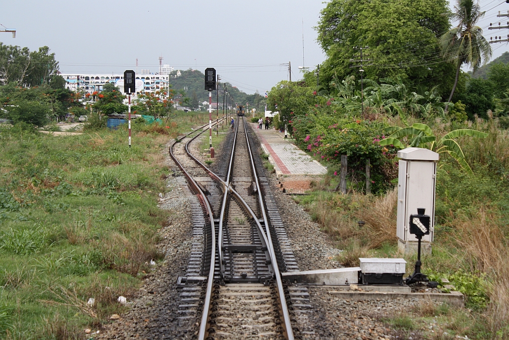Nrdliche Einfahrbereich des Bf. Nong Kae, Blickrichtung Ban Thung Pho Junction, am 03.Juni 2012. 

