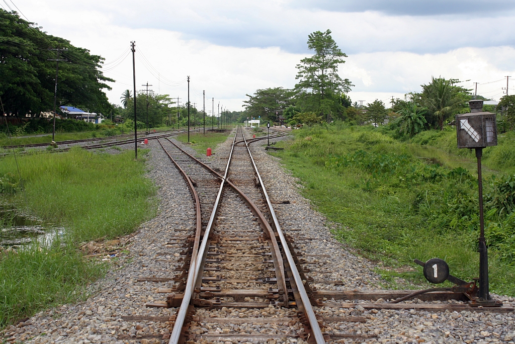 Nrdliche Einfahrtsbereich des Bf. Thiwang, Blickrichtung Kantang am 24.August 2011.