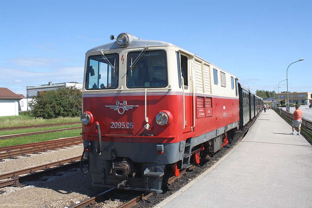 NVOG 2095.05 steht am 08.Sept.2012 mit dem R16903 in Gmnd zur Abfahrt bereit.