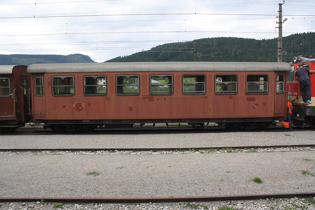 NVOG B4iph/s 3245 am 25.August 2012 eingereiht im R6808  Gemeindealpe  im Bf. Mariazell.