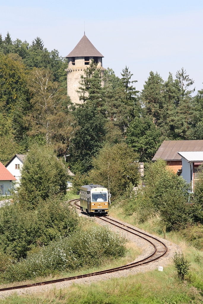 NVOG-Christbaumkugel 5090.008 am 09.Sept.2012 als R16927 nach Gmnd kurz nach der Ausfahrt aus Litschau.