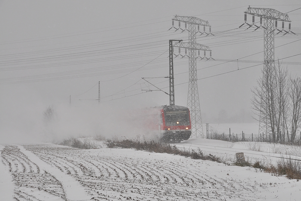 Nordische Kombination - Frau Holle schickt den Schnee und vergit dabei die Tr zu zumachen und ein 628'er kmpft sich von Stralsund nach Neustrelitz am 02.12.2010
