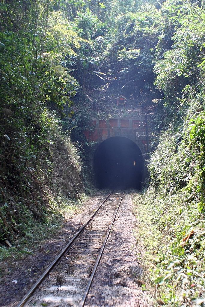 Nordportal des Khao Phlueng Tunnel am 15.März 2012. Der Tunnel liegt in Strecken-Km. 516,4 bis 516,8 und ist 362m lang.