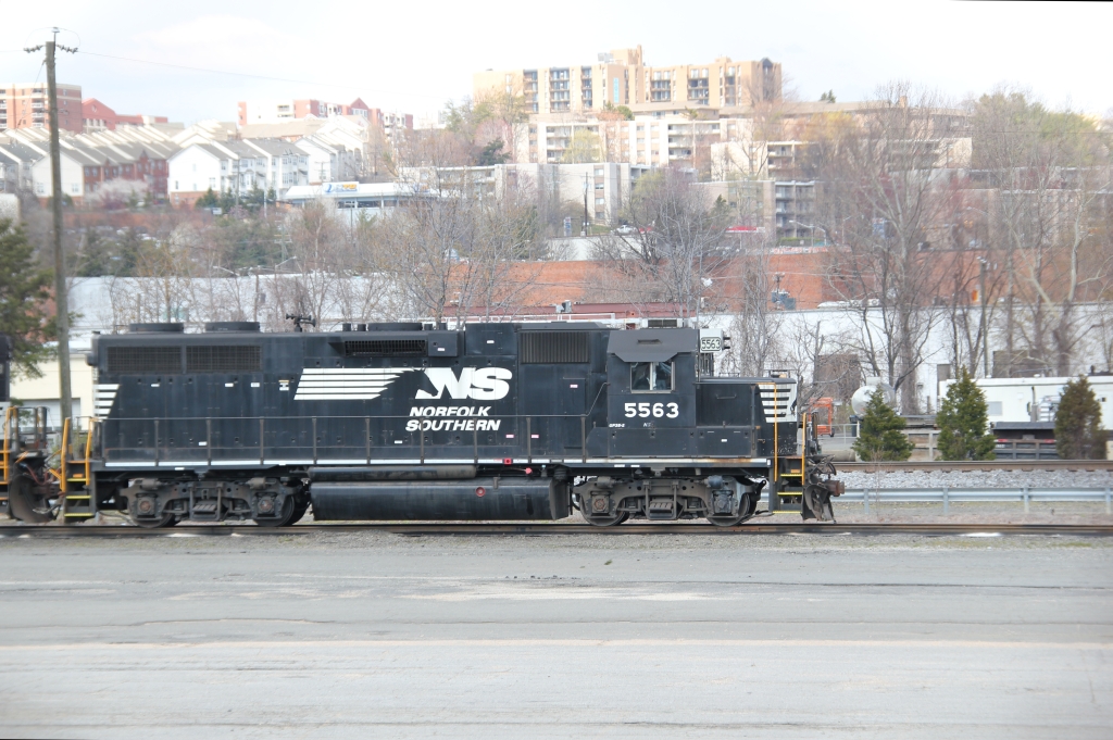 Norfolk Southern #5563 (GP38-2) steht 4/3/2011 in Alexandria Virginia.