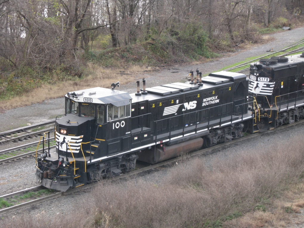 Norfolk Southern RP20BD #100 in Enola Pennsylvania Rangierbahnhof. 27/11/2009 Foto.