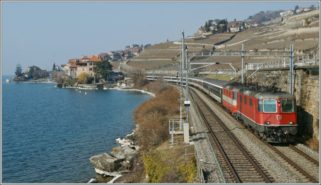 Normalerweise freut man sich ber eine Re 4/4 II Doppeltraktion vor Reisezgen...
IR 1723 bei St-Saphorin am 4. Mrz 2012