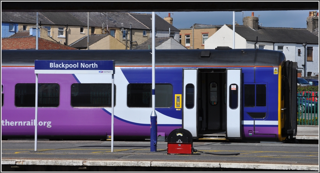 Northern 158 815 in Blackpool North. (09.08.2011)