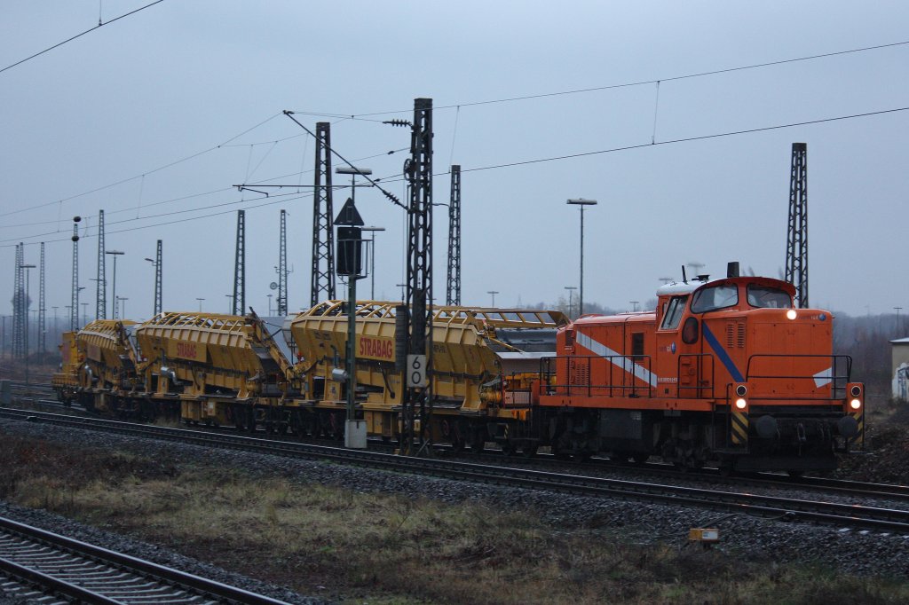 Northrail 291 972 verlsst am 4.12.12 mit einem kurzen Bauzug Duisburg-Wedau.