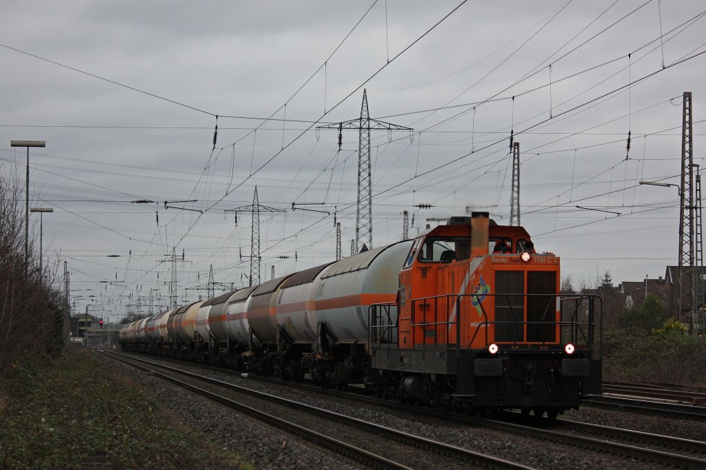 Northrail/BSM Revita Twin 1700 C'C' am 31.5.12 mit einem Gaswagenzug in Ratingen-Lintorf.