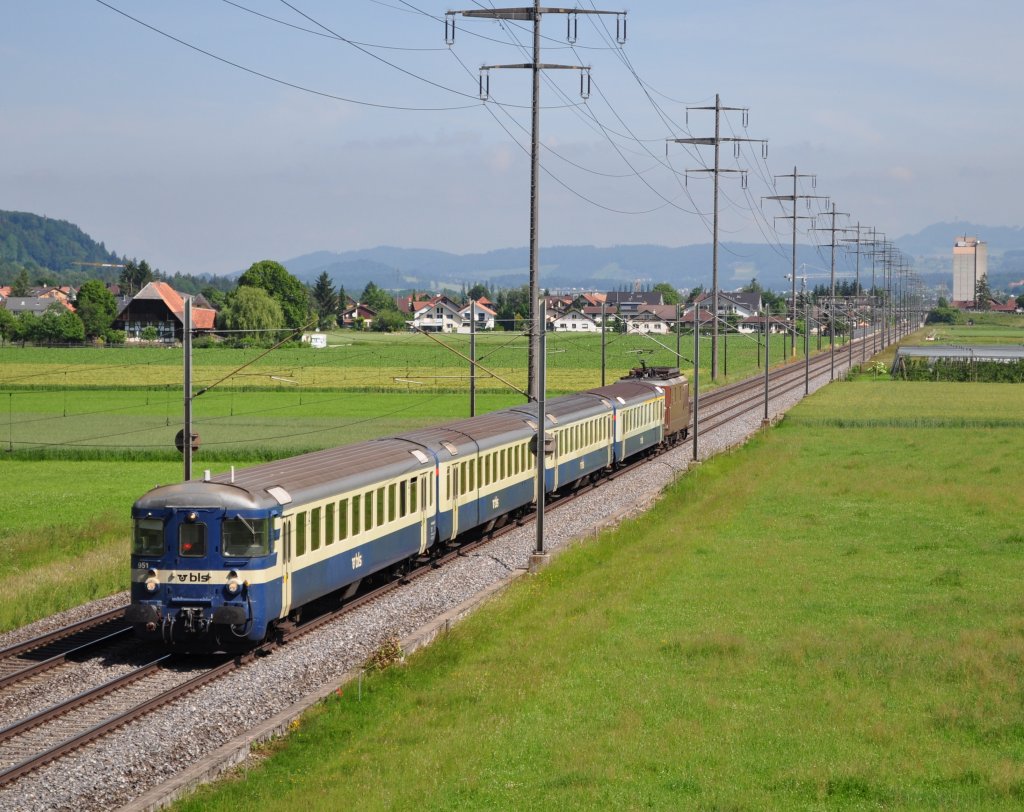  Nostalgie -Pendel der BLS bei Kiesen am 09.06.2010