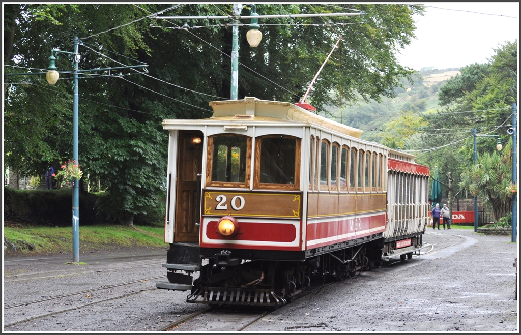 Nr 20 und Beiwagen in Laxey. (10.08.2011)