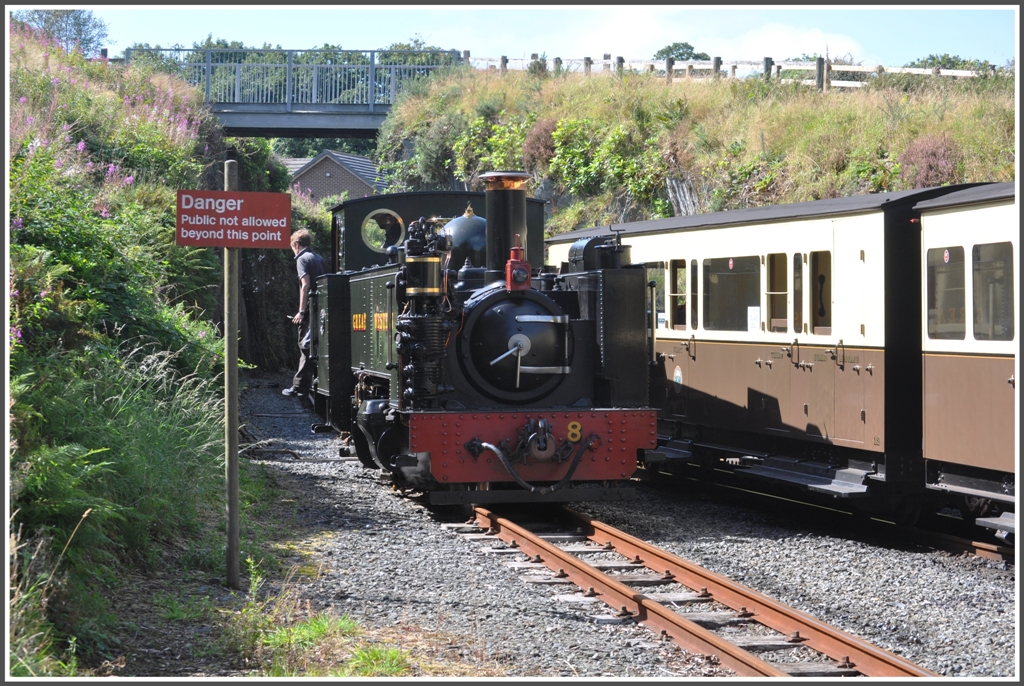 Nr 8 setzt um in Devils Bridge, Endstation der Vale of Rheidol Railway. (04.09.2012)
