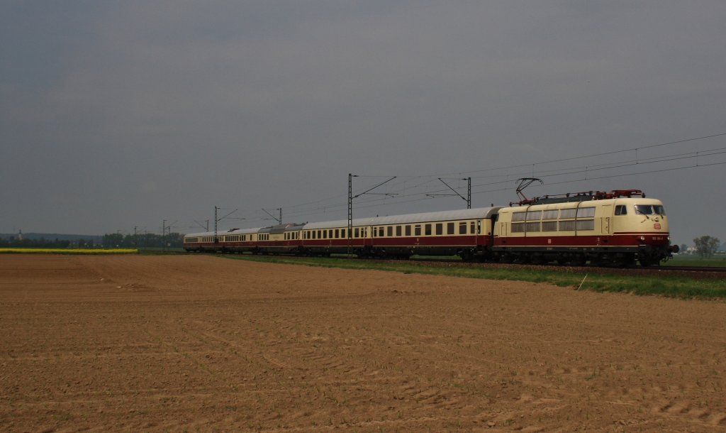 Nr.2 der 103 184 -8 in Mangolding am 01.05.2011 .