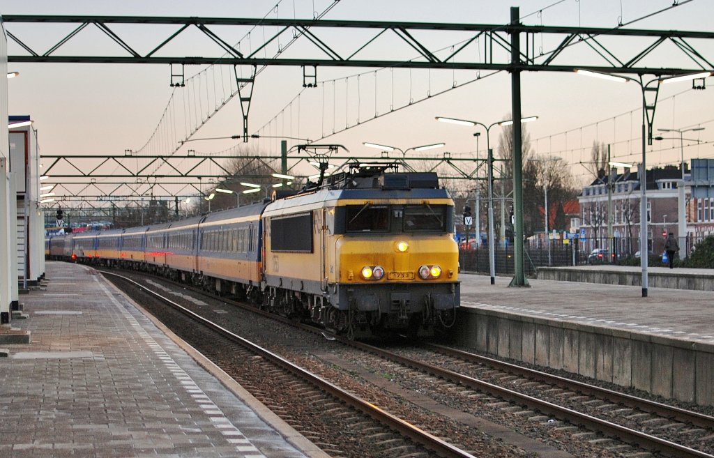NS 1753 mit ICR wagen die IC 1900 serie fhrt von Venlo nach Den Haag am 20 01 2011.