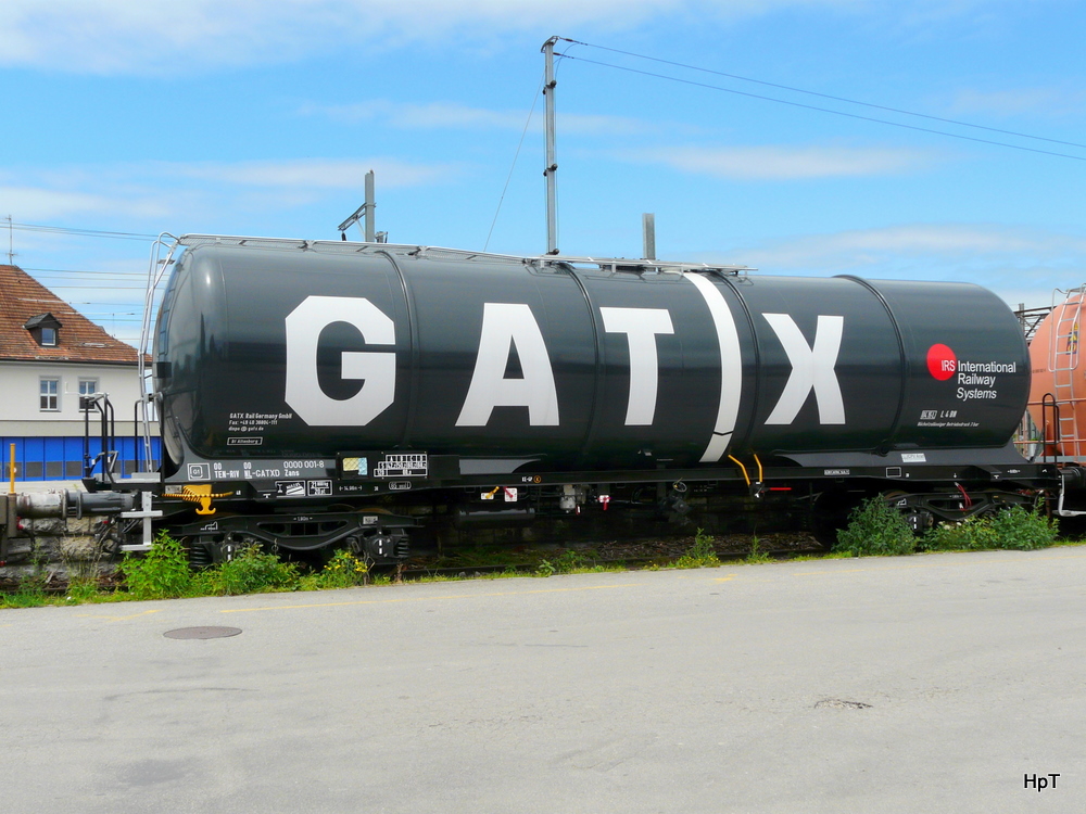 NS - Gterwagen Typ Zans mit Alibinummer 00 00 000 0 001-8 fr Versuchsfahrten abgestellt in Kerzers am 25.06.2011