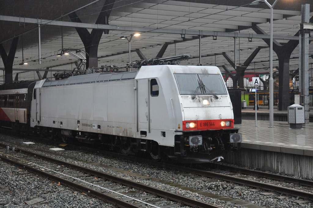 NS Hispeed E 186 144 mit Fyra nach Breda, aufgenommen 09/03/2013 in Bahnhof Rotterdam Centraal